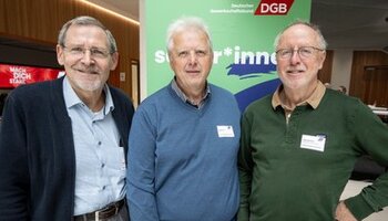 v. l. : Landesseniorenvorsitzender Martin Zerrinius, Bundesseniorenvorsitzender Ewald Gerk und stv. Landesseniorenvorsitzender Alois Niecholat | © © DGB / Marco Urban - alle Rechte vorbehalten