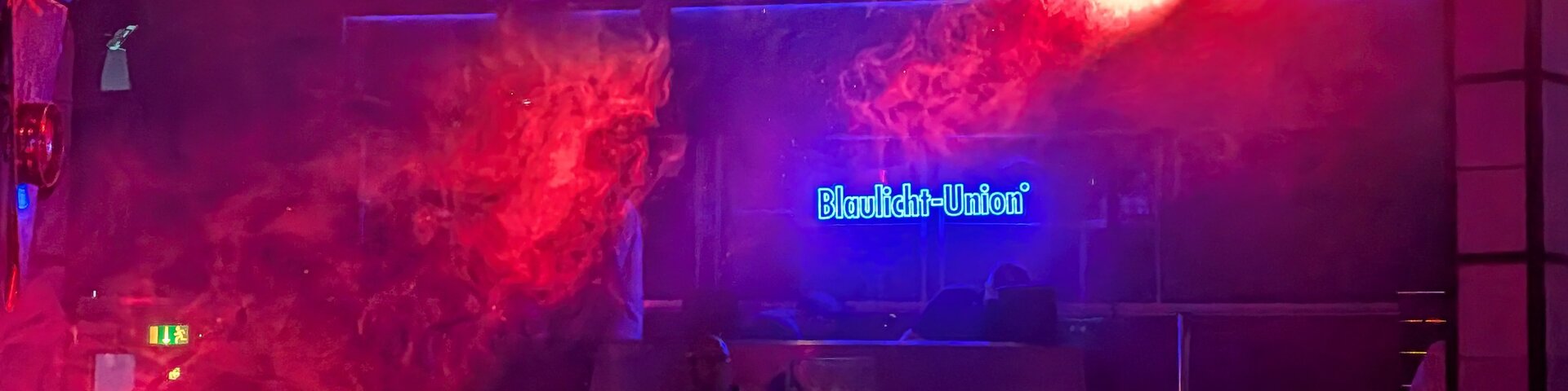 Tanzfläche mit DJ Pult auf der Blaulicht Union Party im Perkins Park Stuttgart | © © GdP-BW 2025 - alle Rechte vorbehalten