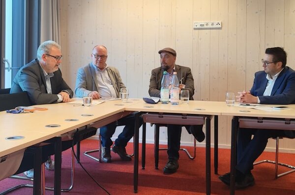 Gesprächssituation mit Ingo Vogel | © GdP BALM